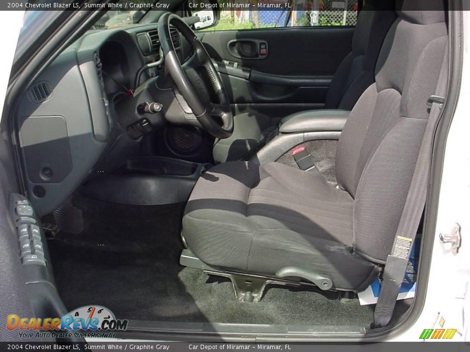 2004 Chevrolet Blazer LS Summit White / Graphite Gray Photo #11
