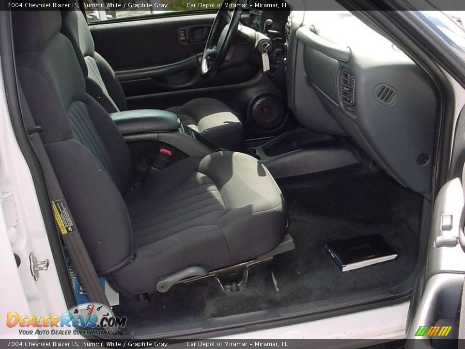 2004 Chevrolet Blazer LS Summit White / Graphite Gray Photo #12