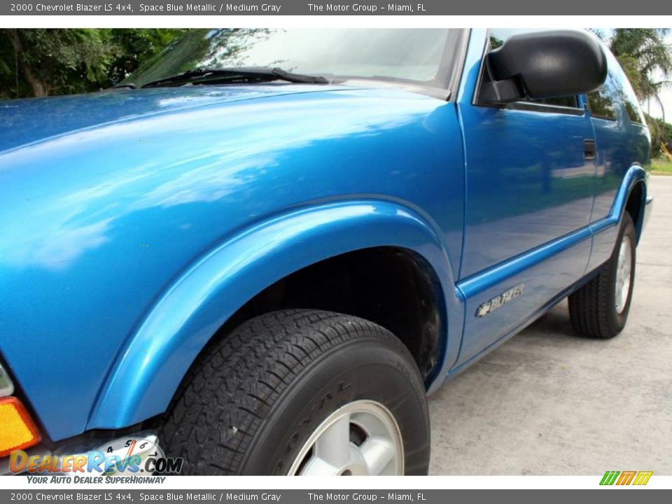 2000 Chevrolet Blazer LS 4x4 Space Blue Metallic / Medium Gray Photo #13