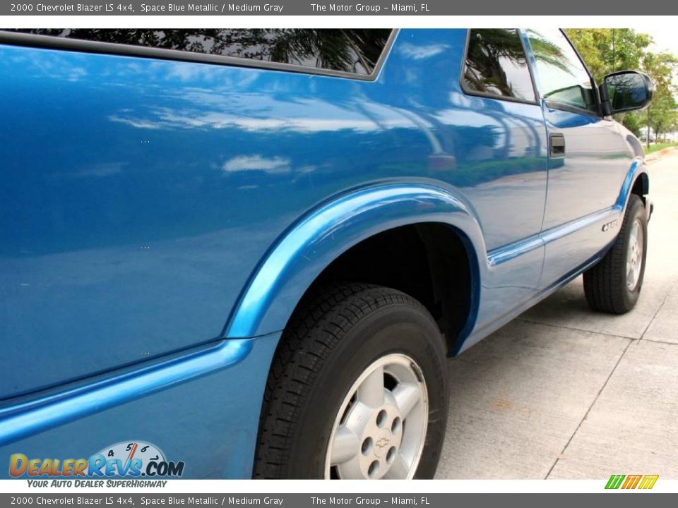 2000 Chevrolet Blazer LS 4x4 Space Blue Metallic / Medium Gray Photo #15