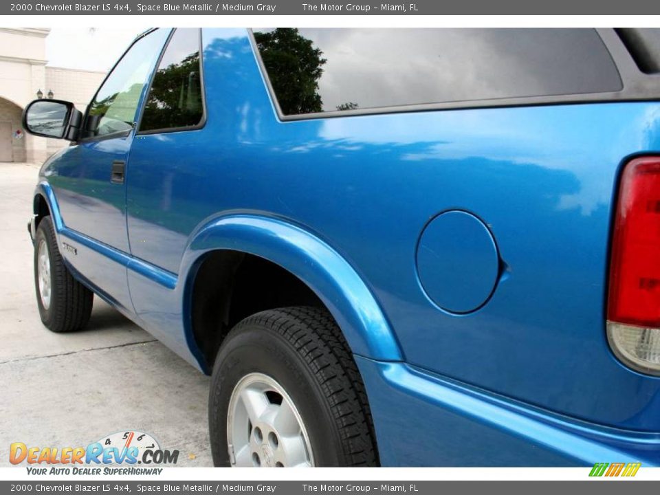 2000 Chevrolet Blazer LS 4x4 Space Blue Metallic / Medium Gray Photo #16