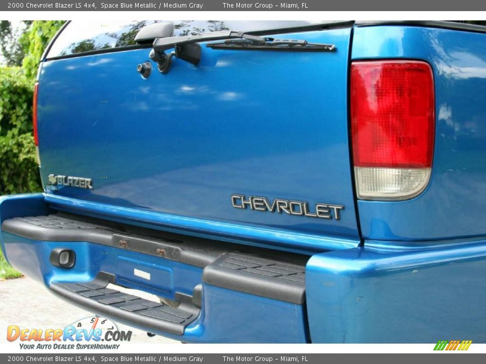 2000 Chevrolet Blazer LS 4x4 Space Blue Metallic / Medium Gray Photo #20