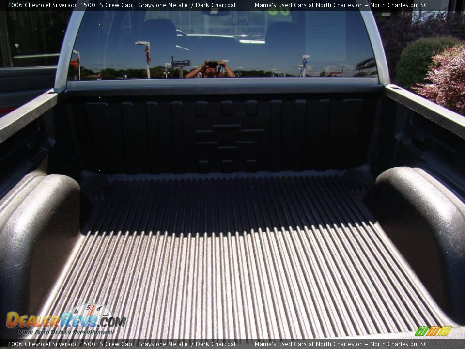 2006 Chevrolet Silverado 1500 LS Crew Cab Graystone Metallic / Dark Charcoal Photo #24