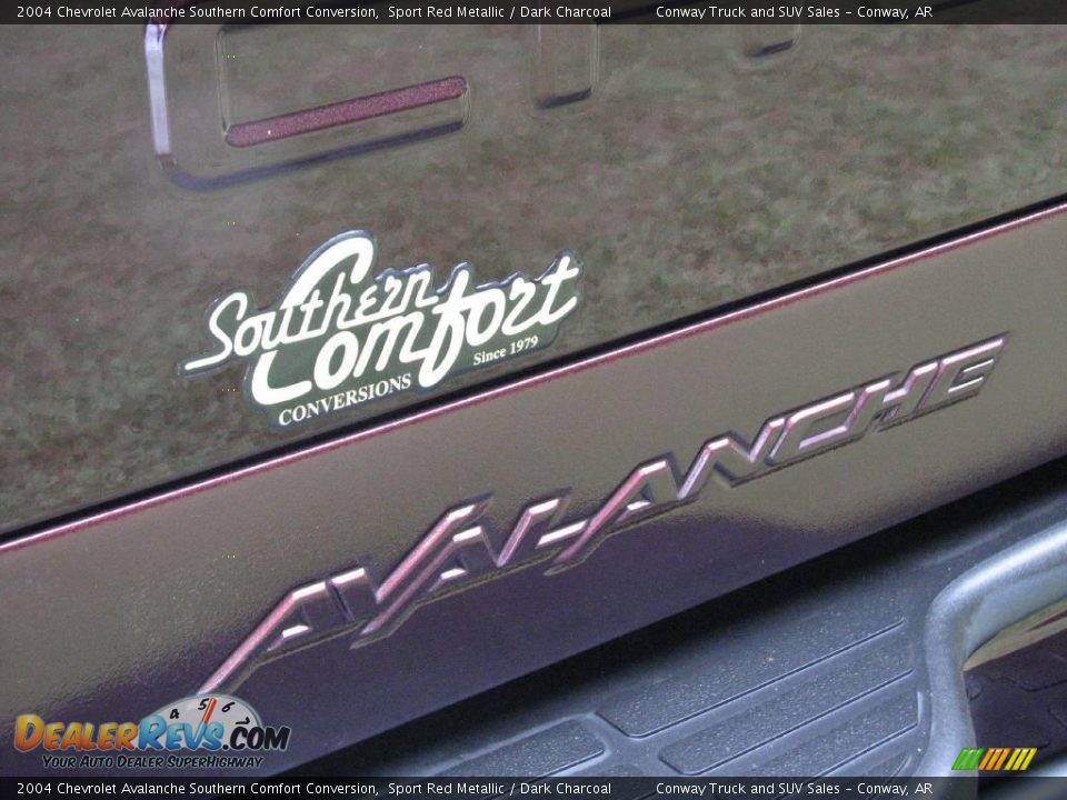 2004 Chevrolet Avalanche Southern Comfort Conversion Sport Red Metallic / Dark Charcoal Photo #8