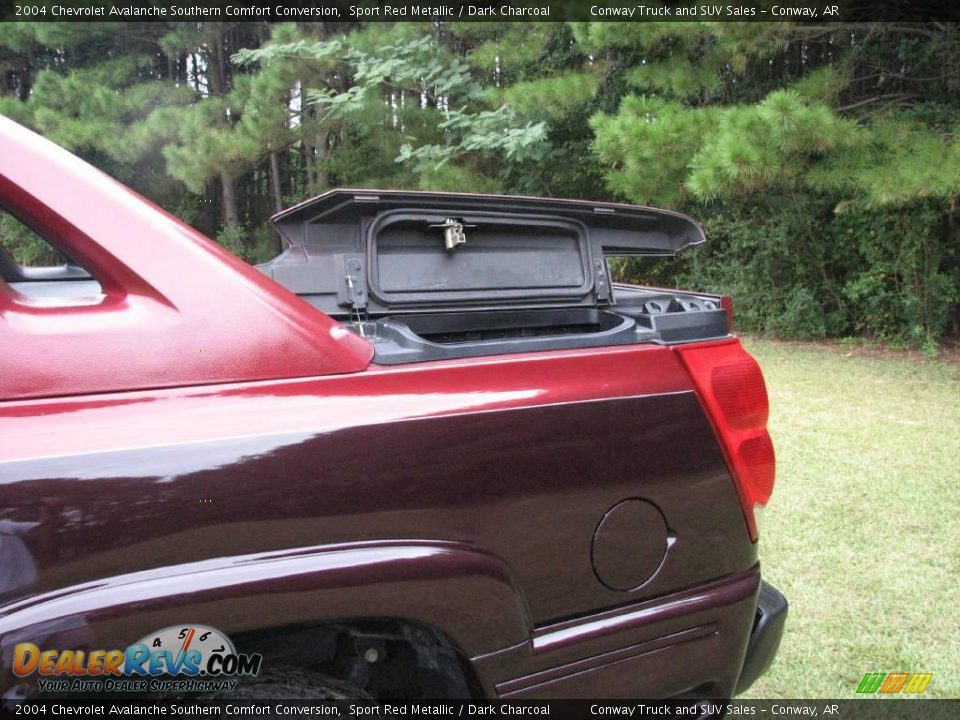 2004 Chevrolet Avalanche Southern Comfort Conversion Sport Red Metallic / Dark Charcoal Photo #9