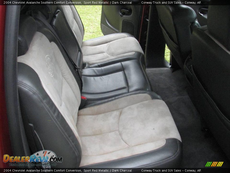 2004 Chevrolet Avalanche Southern Comfort Conversion Sport Red Metallic / Dark Charcoal Photo #17