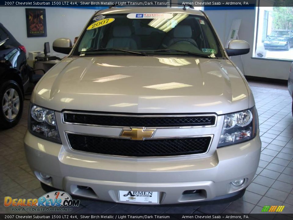 2007 Chevrolet Suburban 1500 LTZ 4x4 Silver Birch Metallic / Light Titanium/Dark Titanium Photo #2