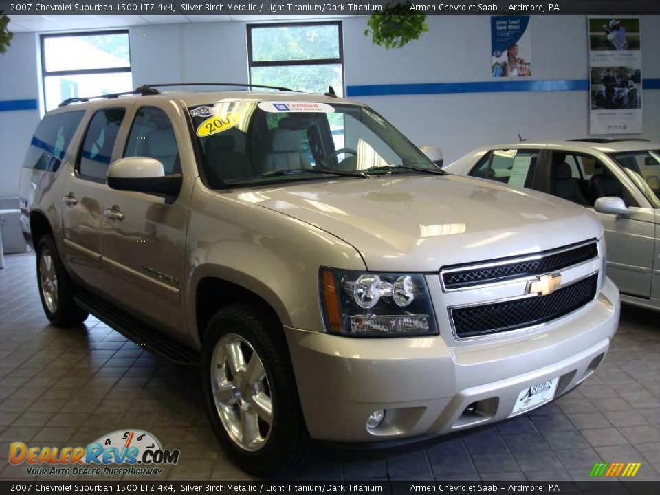 2007 Chevrolet Suburban 1500 LTZ 4x4 Silver Birch Metallic / Light Titanium/Dark Titanium Photo #3