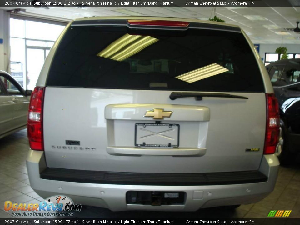2007 Chevrolet Suburban 1500 LTZ 4x4 Silver Birch Metallic / Light Titanium/Dark Titanium Photo #4