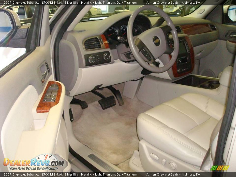 2007 Chevrolet Suburban 1500 LTZ 4x4 Silver Birch Metallic / Light Titanium/Dark Titanium Photo #7