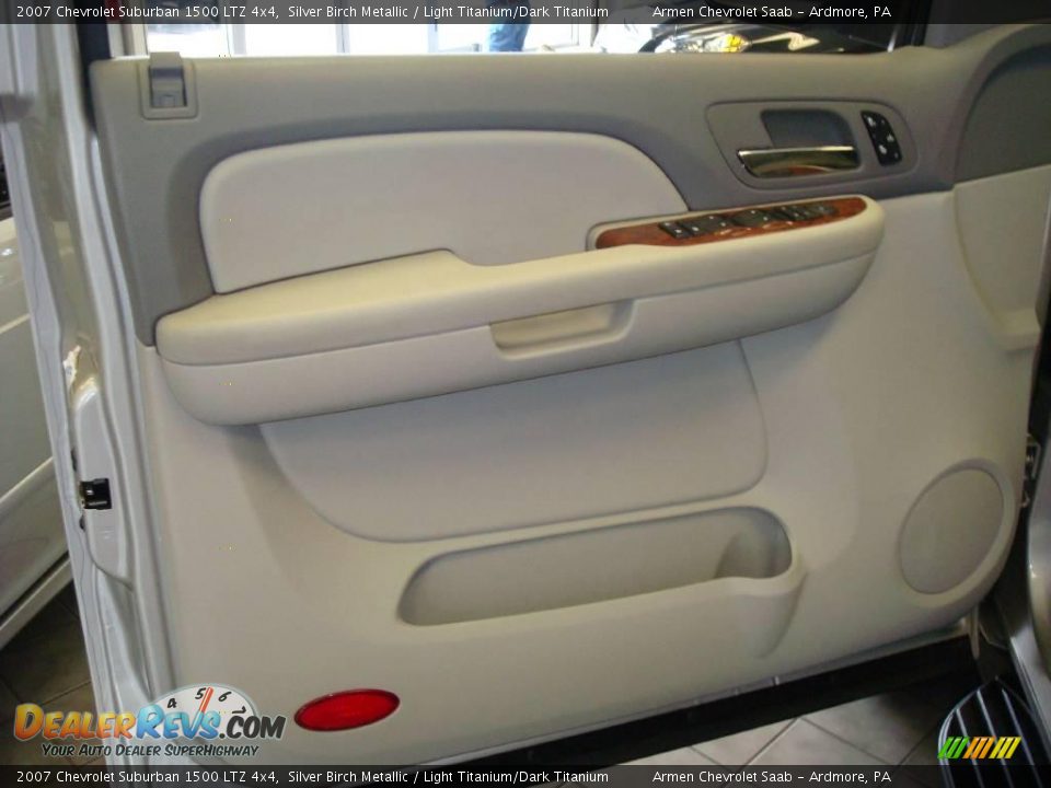 2007 Chevrolet Suburban 1500 LTZ 4x4 Silver Birch Metallic / Light Titanium/Dark Titanium Photo #8