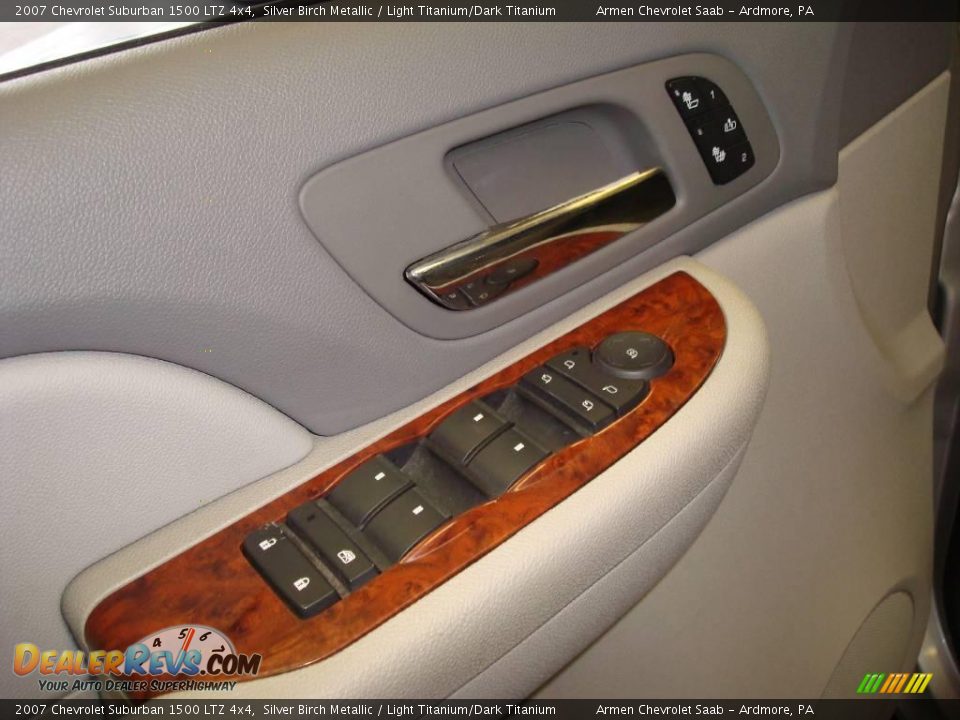 2007 Chevrolet Suburban 1500 LTZ 4x4 Silver Birch Metallic / Light Titanium/Dark Titanium Photo #9