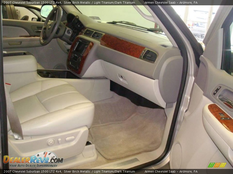 2007 Chevrolet Suburban 1500 LTZ 4x4 Silver Birch Metallic / Light Titanium/Dark Titanium Photo #13