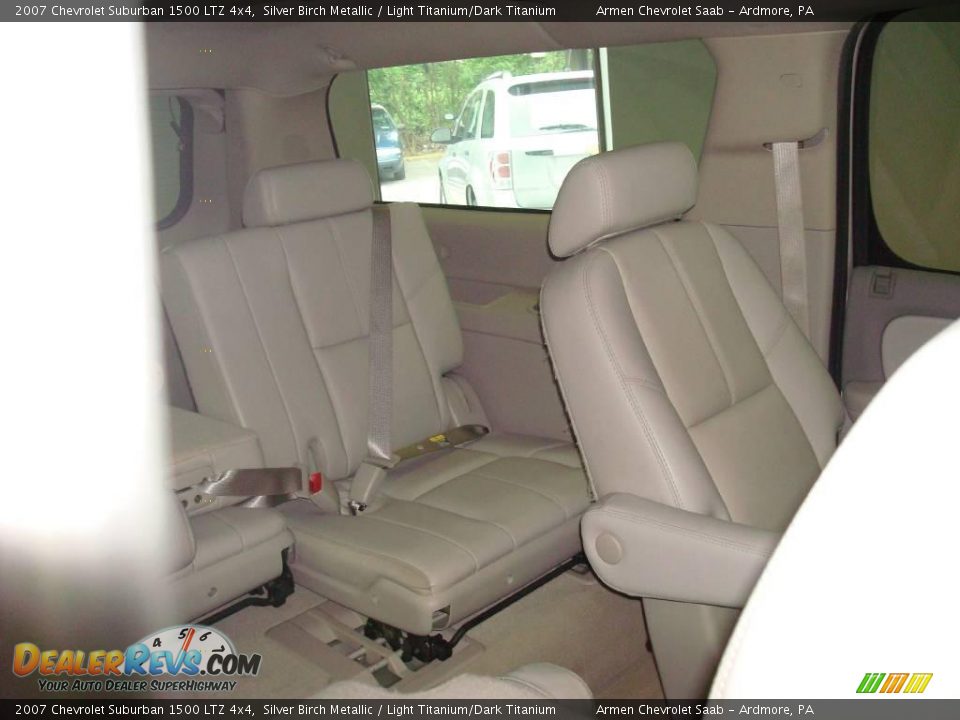 2007 Chevrolet Suburban 1500 LTZ 4x4 Silver Birch Metallic / Light Titanium/Dark Titanium Photo #15
