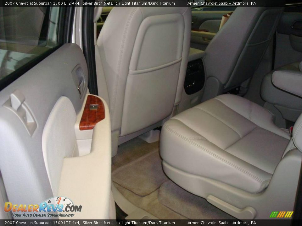 2007 Chevrolet Suburban 1500 LTZ 4x4 Silver Birch Metallic / Light Titanium/Dark Titanium Photo #16
