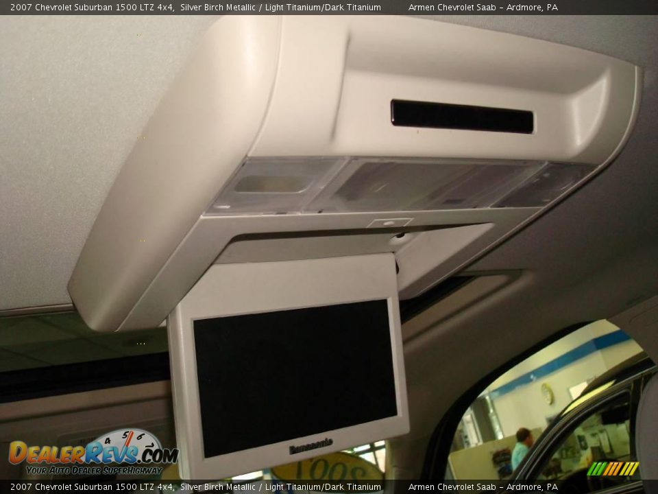 2007 Chevrolet Suburban 1500 LTZ 4x4 Silver Birch Metallic / Light Titanium/Dark Titanium Photo #19