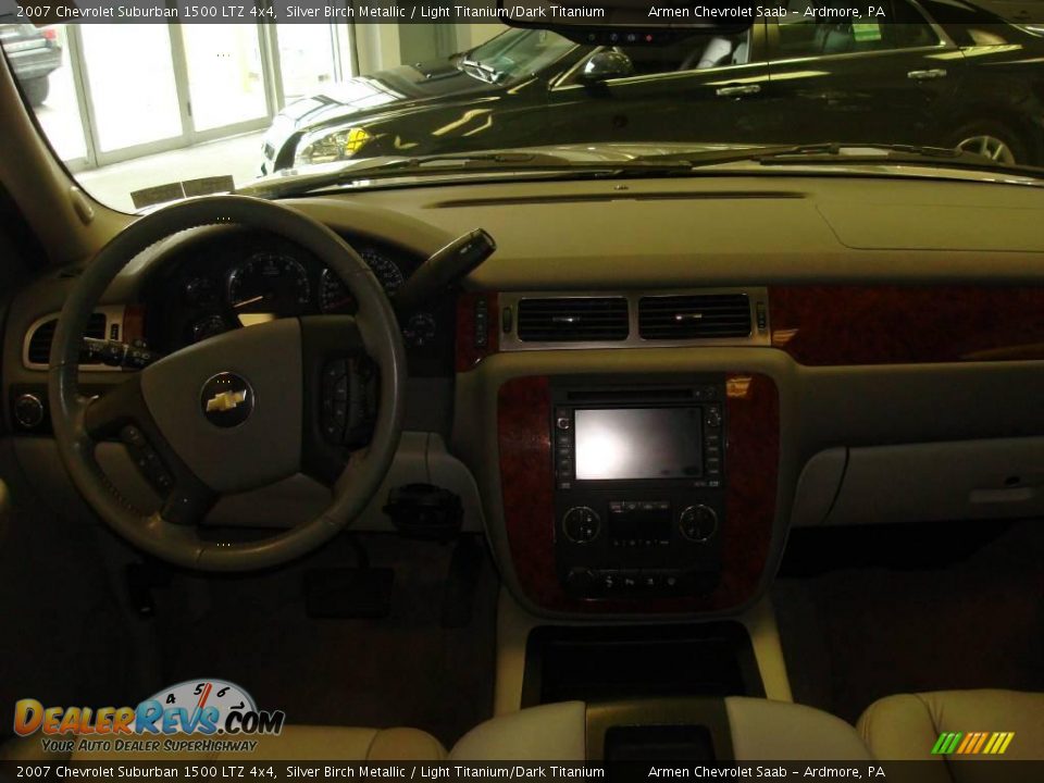 2007 Chevrolet Suburban 1500 LTZ 4x4 Silver Birch Metallic / Light Titanium/Dark Titanium Photo #21