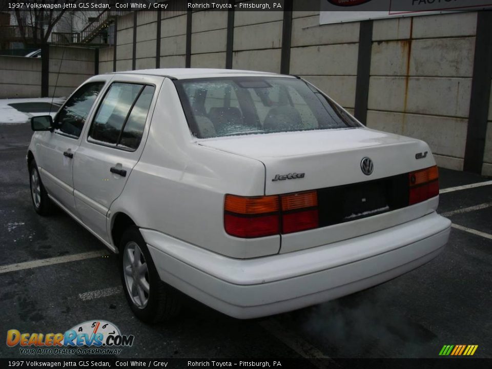 1997 Volkswagen Jetta GLS Sedan Cool White / Grey Photo #2