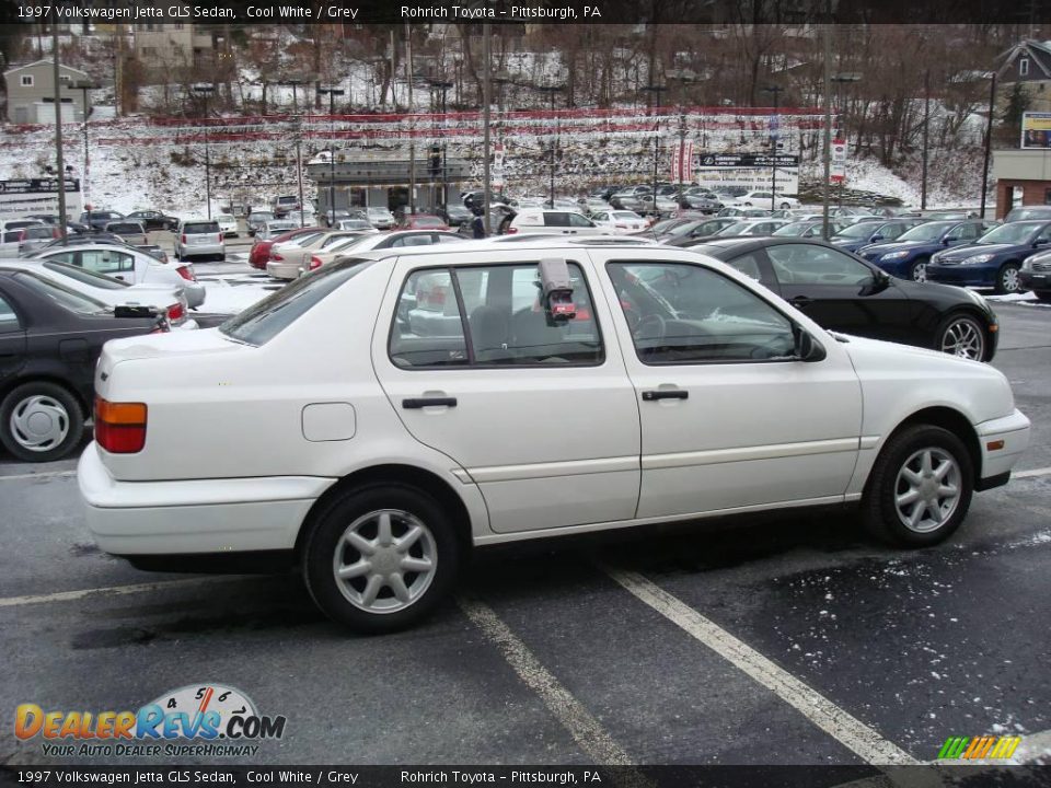 1997 Volkswagen Jetta GLS Sedan Cool White / Grey Photo #5