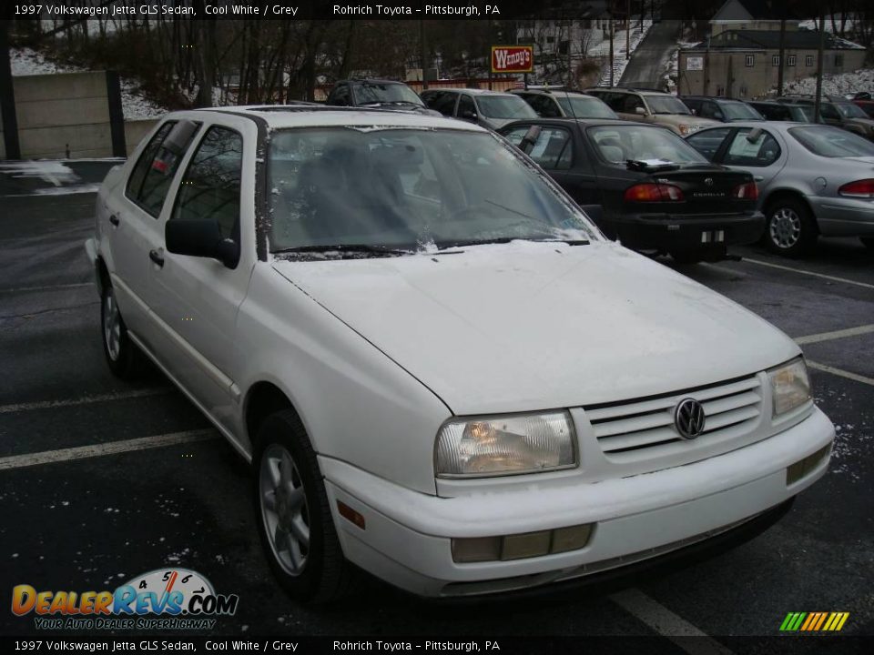 1997 Volkswagen Jetta GLS Sedan Cool White / Grey Photo #6