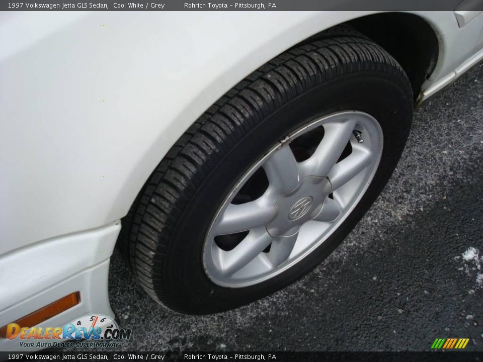 1997 Volkswagen Jetta GLS Sedan Cool White / Grey Photo #9