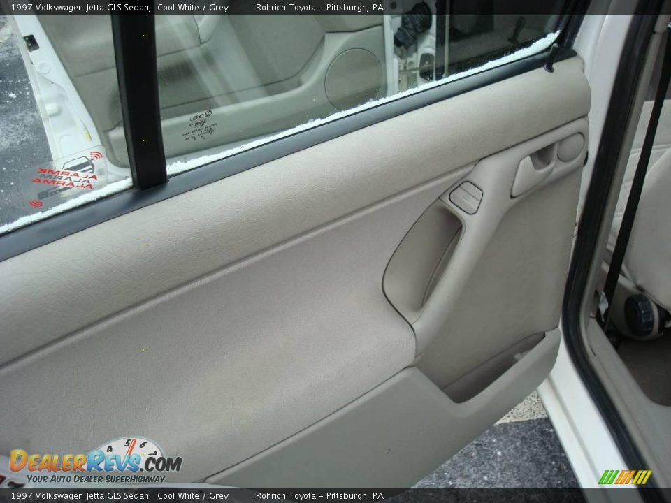 1997 Volkswagen Jetta GLS Sedan Cool White / Grey Photo #13
