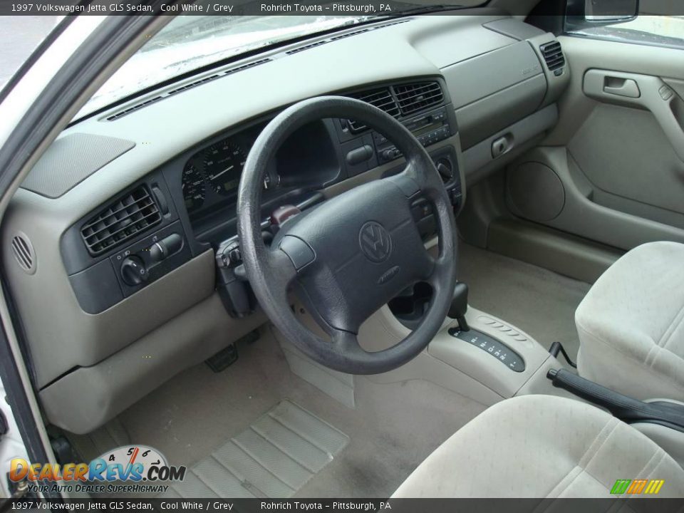 1997 Volkswagen Jetta GLS Sedan Cool White / Grey Photo #15
