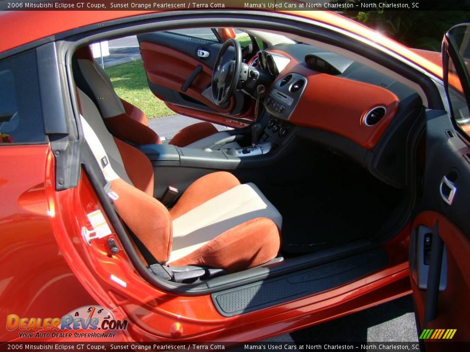 2006 Mitsubishi Eclipse GT Coupe Sunset Orange Pearlescent / Terra Cotta Photo #10