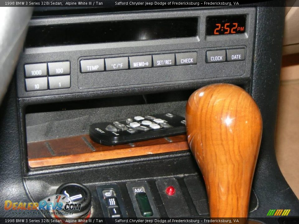 1998 BMW 3 Series 328i Sedan Alpine White III / Tan Photo #34