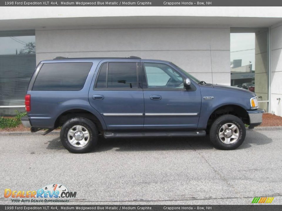 1998 Ford Expedition XLT 4x4 Medium Wedgewood Blue Metallic / Medium Graphite Photo #2