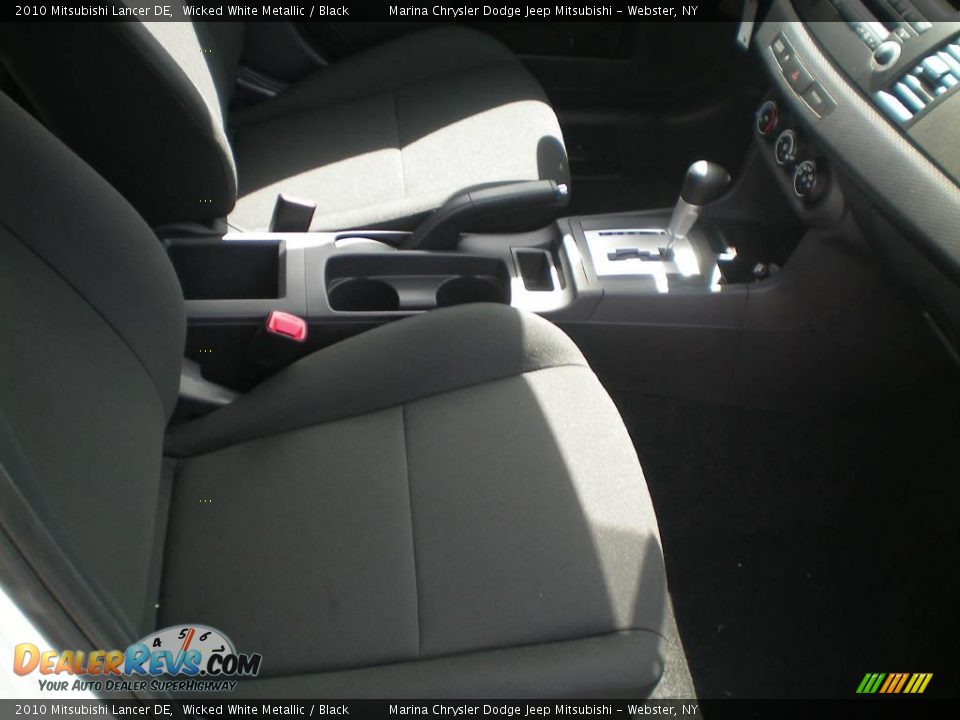 2010 Mitsubishi Lancer DE Wicked White Metallic / Black Photo #22
