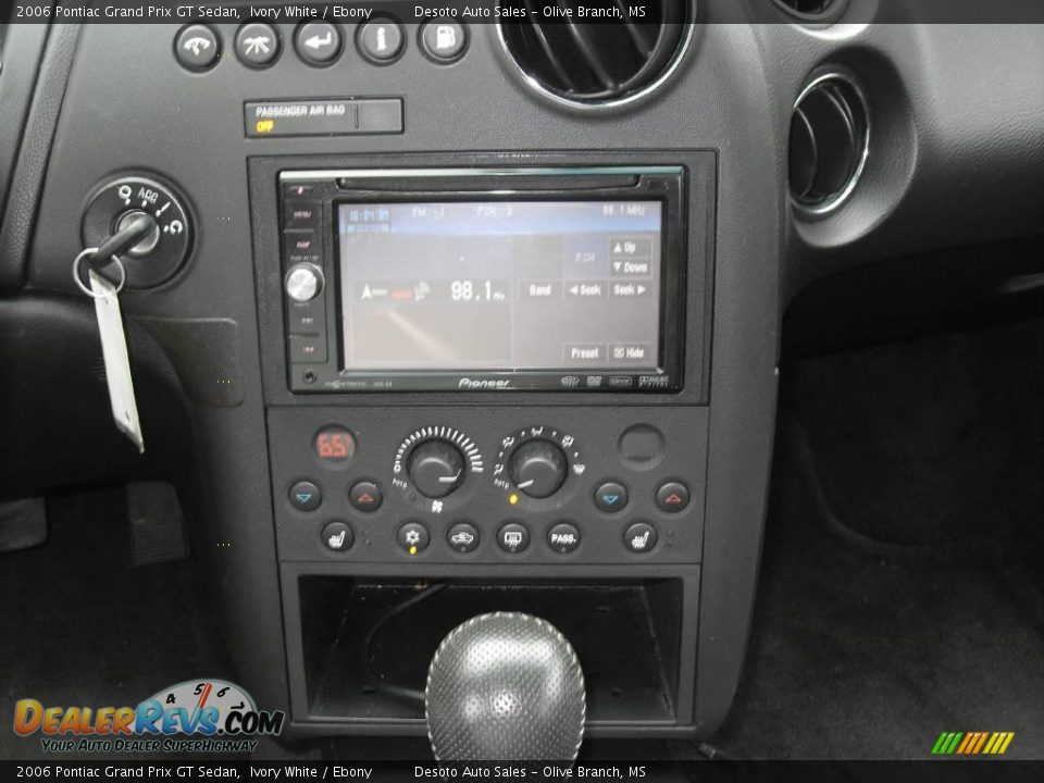 2006 Pontiac Grand Prix GT Sedan Ivory White / Ebony Photo #10
