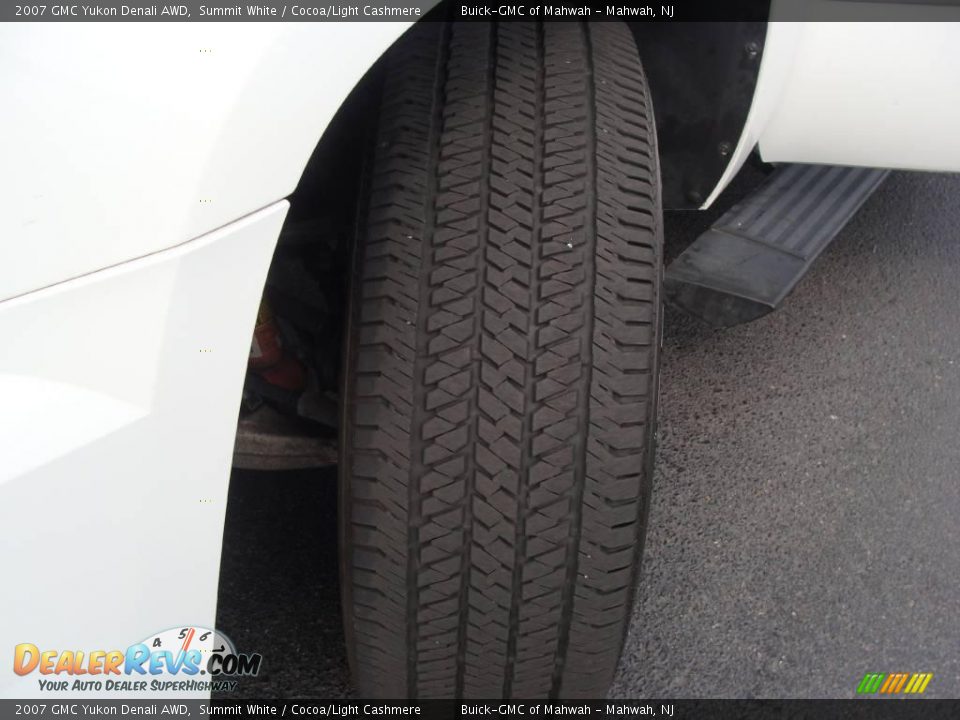 2007 GMC Yukon Denali AWD Summit White / Cocoa/Light Cashmere Photo #10