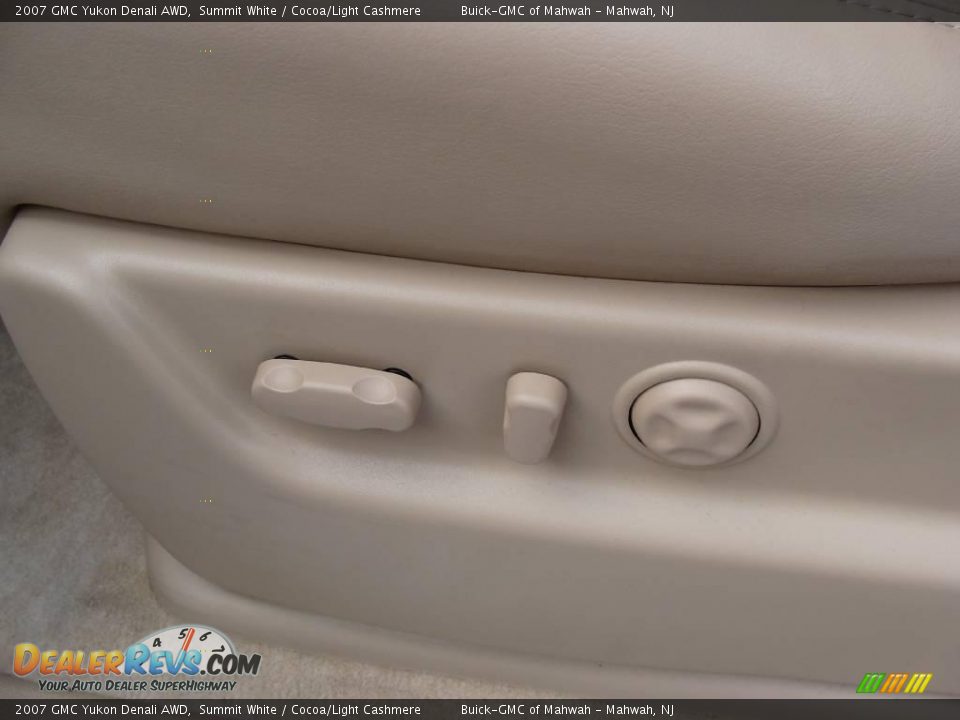 2007 GMC Yukon Denali AWD Summit White / Cocoa/Light Cashmere Photo #13