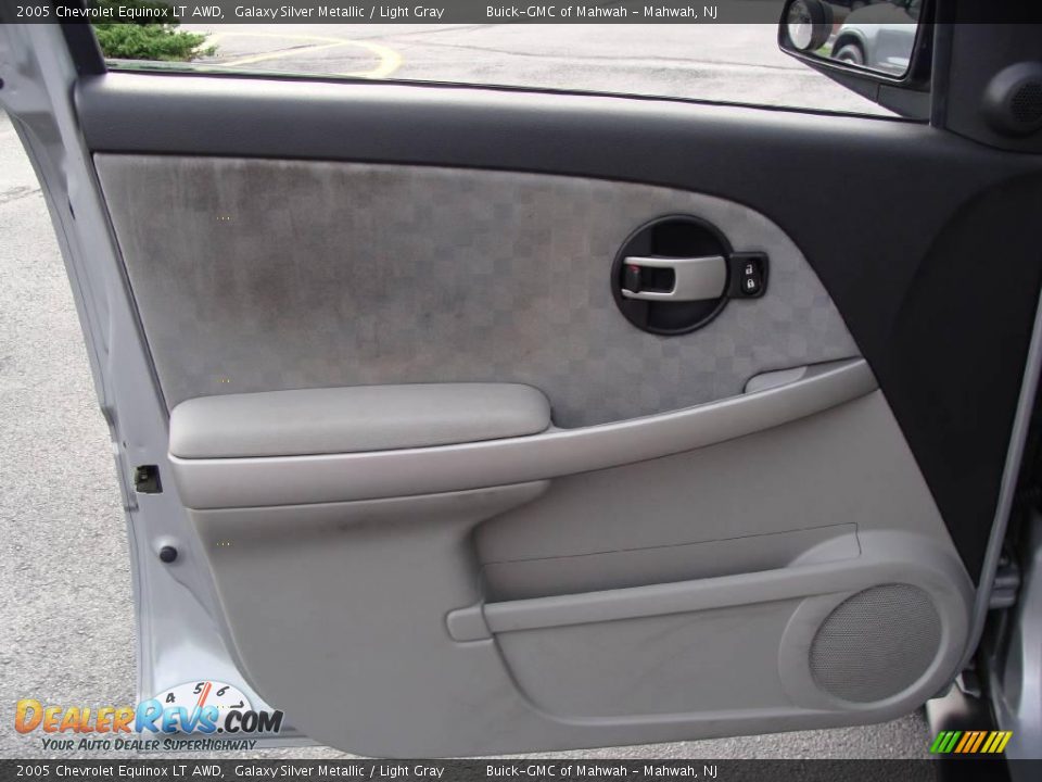 2005 Chevrolet Equinox LT AWD Galaxy Silver Metallic / Light Gray Photo #11