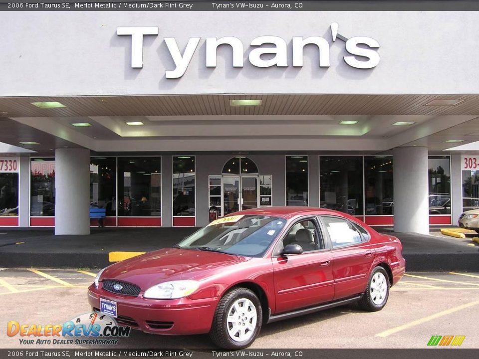 2006 Ford Taurus SE Merlot Metallic / Medium/Dark Flint Grey Photo #1