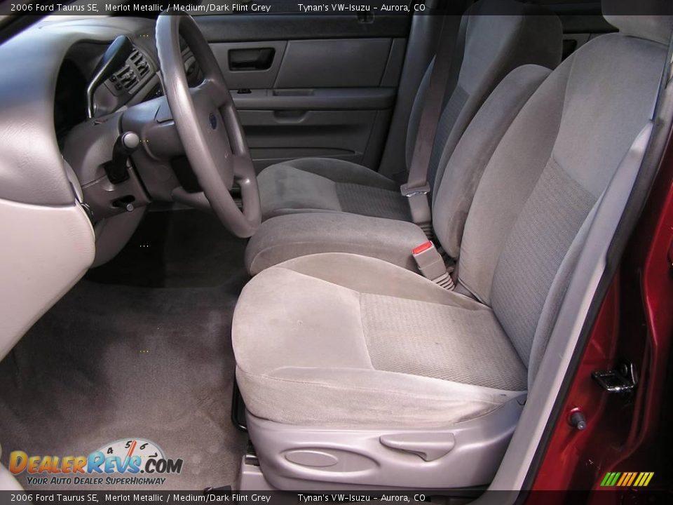 2006 Ford Taurus SE Merlot Metallic / Medium/Dark Flint Grey Photo #7
