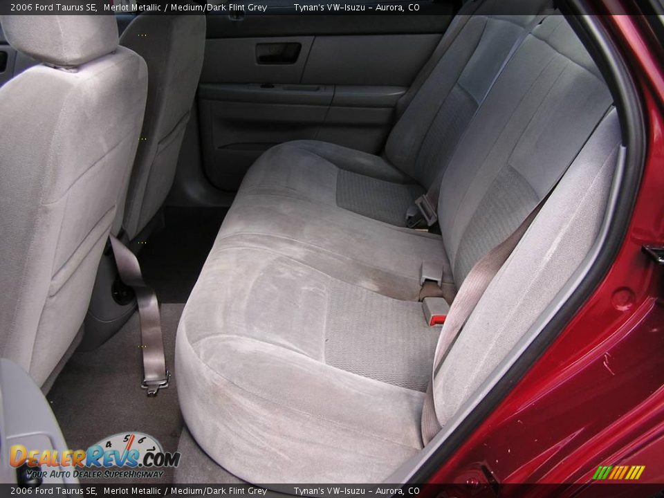 2006 Ford Taurus SE Merlot Metallic / Medium/Dark Flint Grey Photo #8