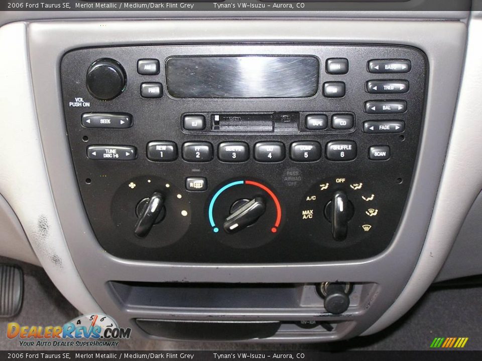 2006 Ford Taurus SE Merlot Metallic / Medium/Dark Flint Grey Photo #11