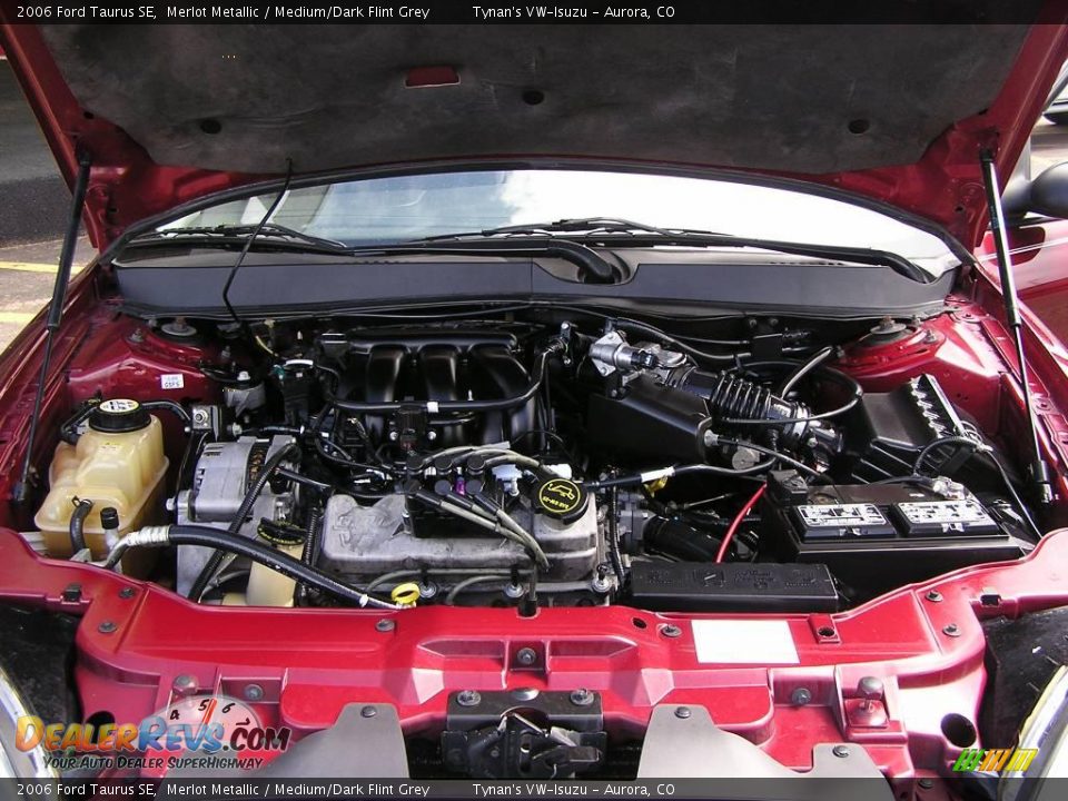 2006 Ford Taurus SE Merlot Metallic / Medium/Dark Flint Grey Photo #15