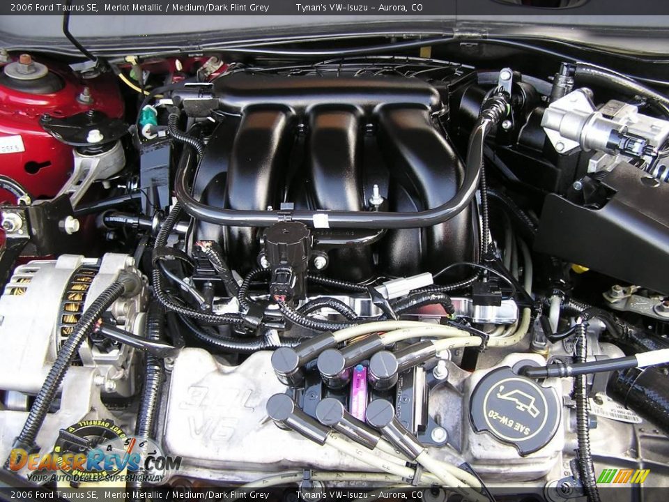 2006 Ford Taurus SE Merlot Metallic / Medium/Dark Flint Grey Photo #16