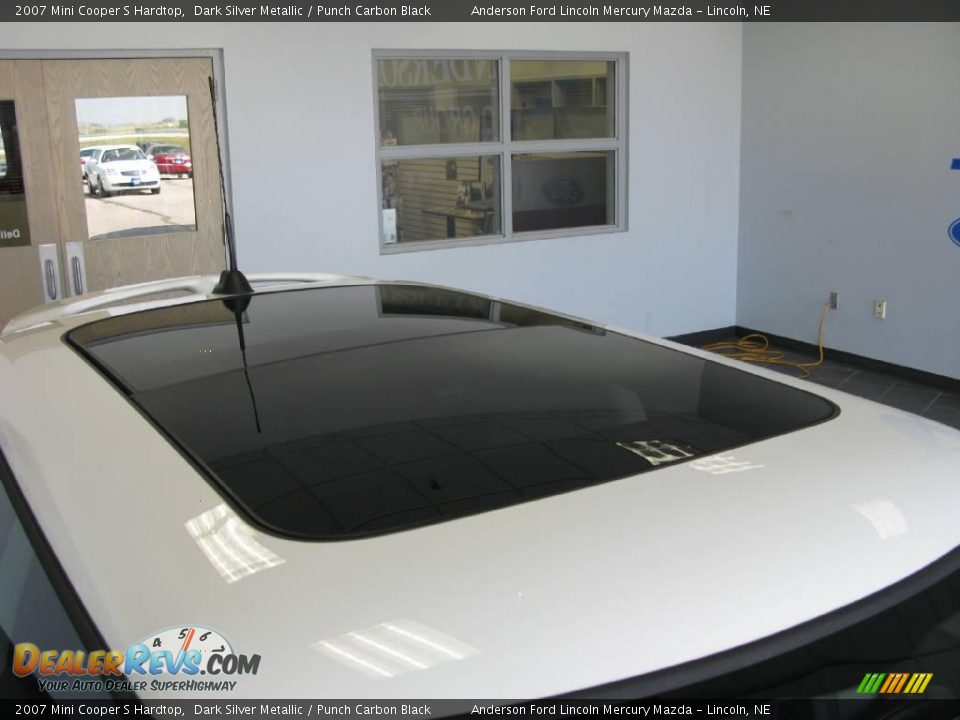 2007 Mini Cooper S Hardtop Dark Silver Metallic / Punch Carbon Black Photo #18
