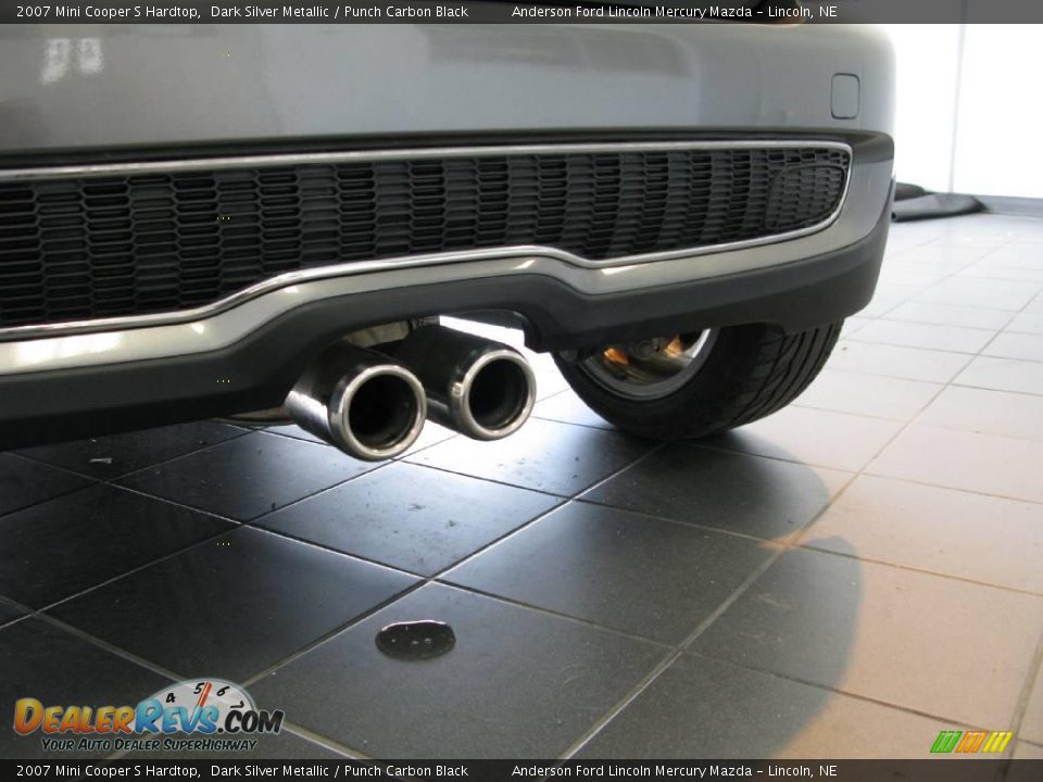 2007 Mini Cooper S Hardtop Dark Silver Metallic / Punch Carbon Black Photo #21