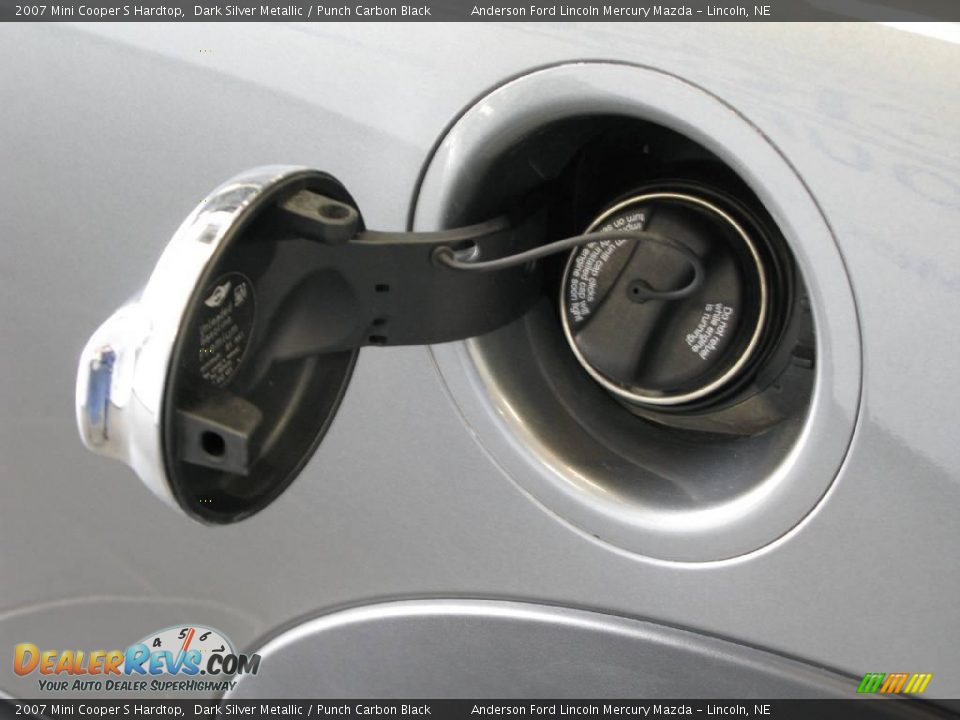 2007 Mini Cooper S Hardtop Dark Silver Metallic / Punch Carbon Black Photo #25