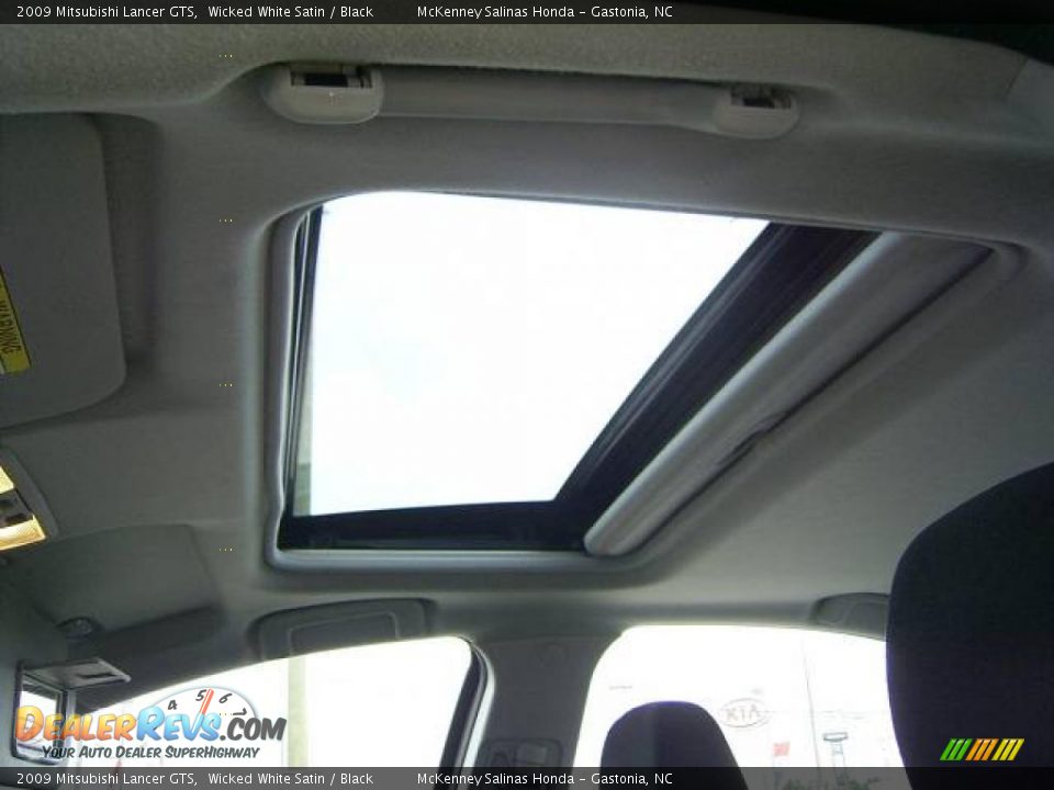 2009 Mitsubishi Lancer GTS Wicked White Satin / Black Photo #36