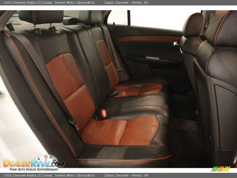 2009 Chevrolet Malibu LTZ Sedan Summit White / Ebony/Brick Photo #17