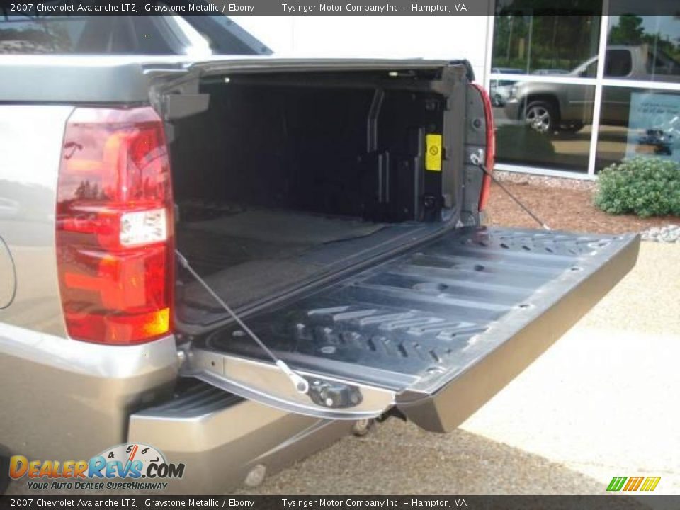 2007 Chevrolet Avalanche LTZ Graystone Metallic / Ebony Photo #17