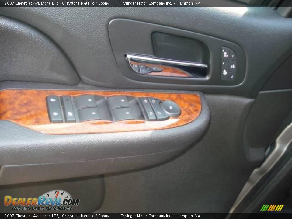 2007 Chevrolet Avalanche LTZ Graystone Metallic / Ebony Photo #21