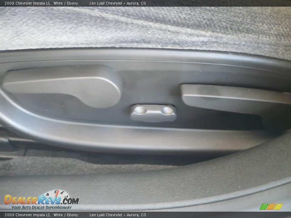 2009 Chevrolet Impala LS White / Ebony Photo #22