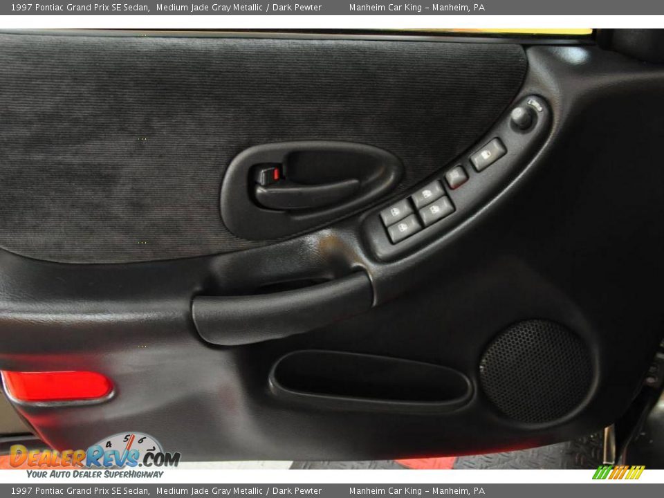 1997 Pontiac Grand Prix SE Sedan Medium Jade Gray Metallic / Dark Pewter Photo #11